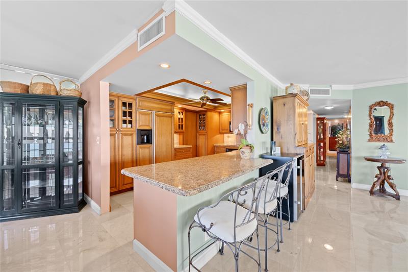 Image 18 of 53 For 3900 Galt Ocean Dr  1017