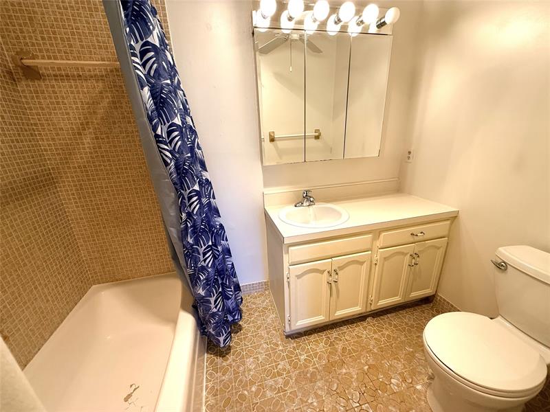 Image 11 of 15 For 1962 6th St  3b