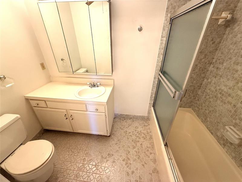 Image 13 of 15 For 1962 6th St  3b