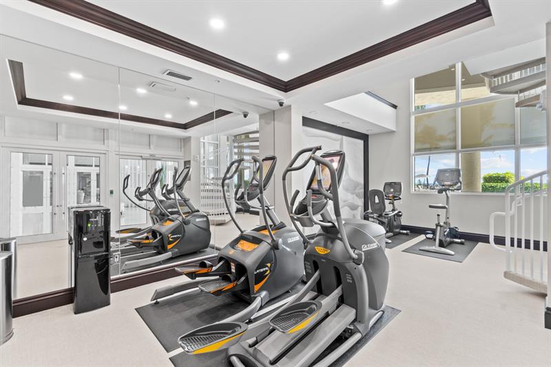 Image 15 of 97 For 1063 Hillsboro Mile  501