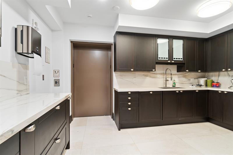 Image 17 of 97 For 1063 Hillsboro Mile  501