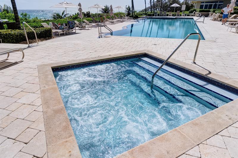 Image 25 of 97 For 1063 Hillsboro Mile  501