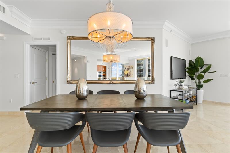 Image 30 of 97 For 1063 Hillsboro Mile  501