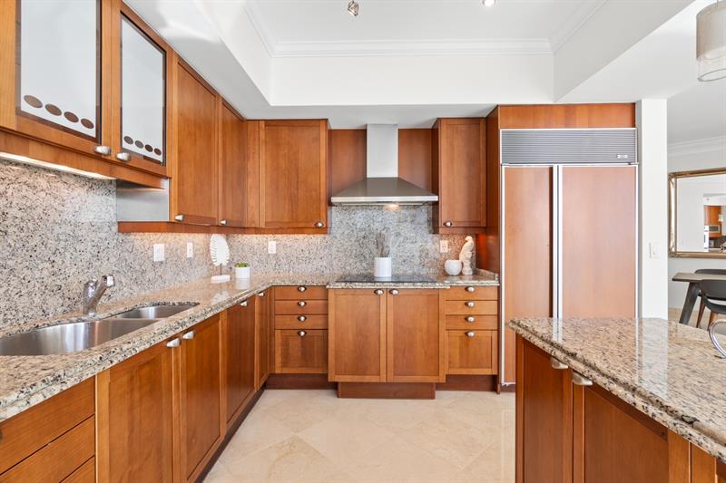 Image 32 of 97 For 1063 Hillsboro Mile  501