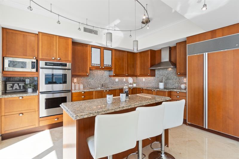 Image 33 of 97 For 1063 Hillsboro Mile  501