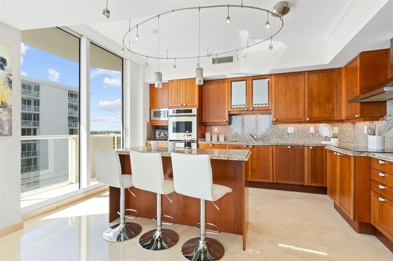 Image 34 of 97 For 1063 Hillsboro Mile  501