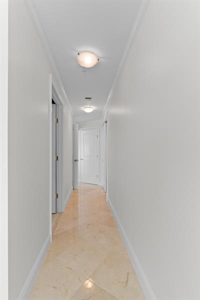 Image 48 of 97 For 1063 Hillsboro Mile  501