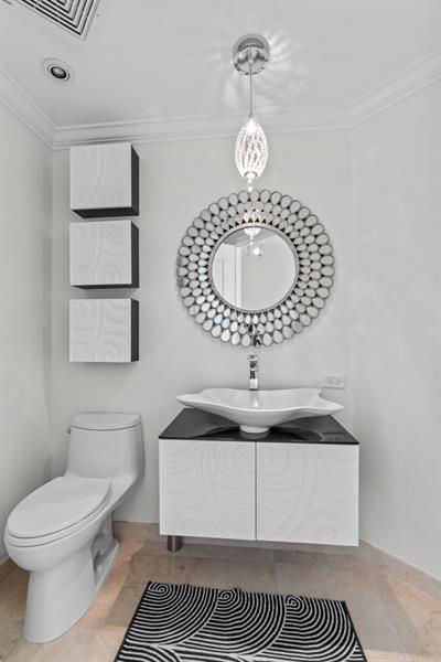 Image 49 of 97 For 1063 Hillsboro Mile  501