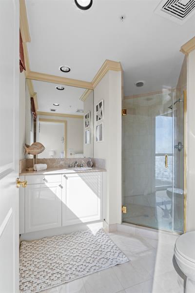 Image 66 of 97 For 1063 Hillsboro Mile  501