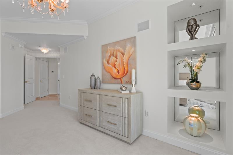 Image 68 of 97 For 1063 Hillsboro Mile  501