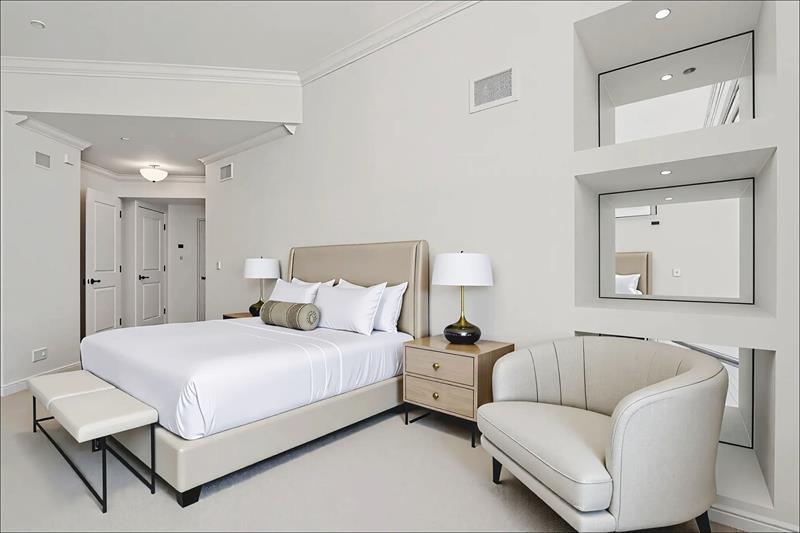 Image 70 of 97 For 1063 Hillsboro Mile  501