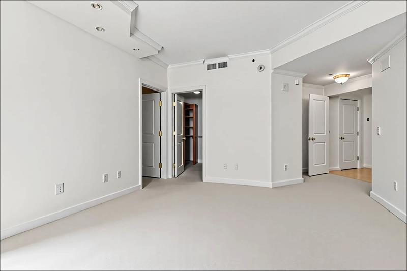 Image 73 of 97 For 1063 Hillsboro Mile  501