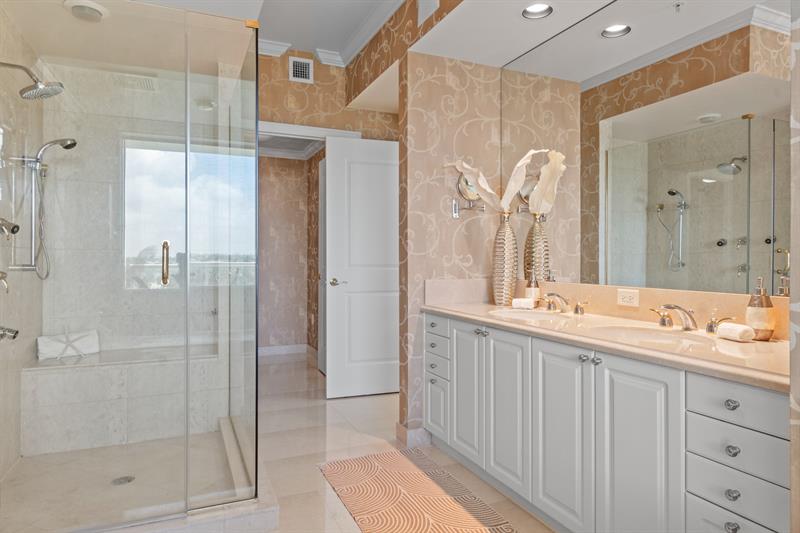 Image 76 of 97 For 1063 Hillsboro Mile  501