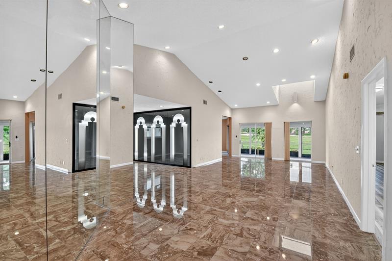 Image 10 of 99 For 6869 Fountains Cir  6869