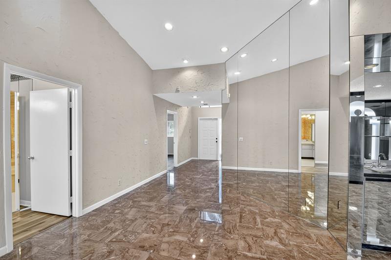 Image 11 of 99 For 6869 Fountains Cir  6869