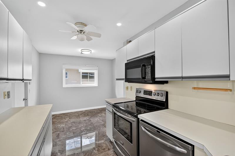 Image 14 of 99 For 6869 Fountains Cir  6869