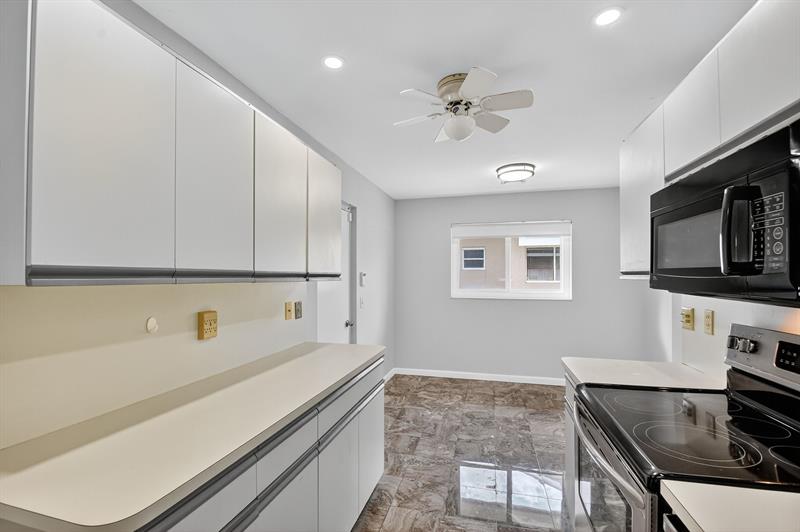 Image 15 of 99 For 6869 Fountains Cir  6869