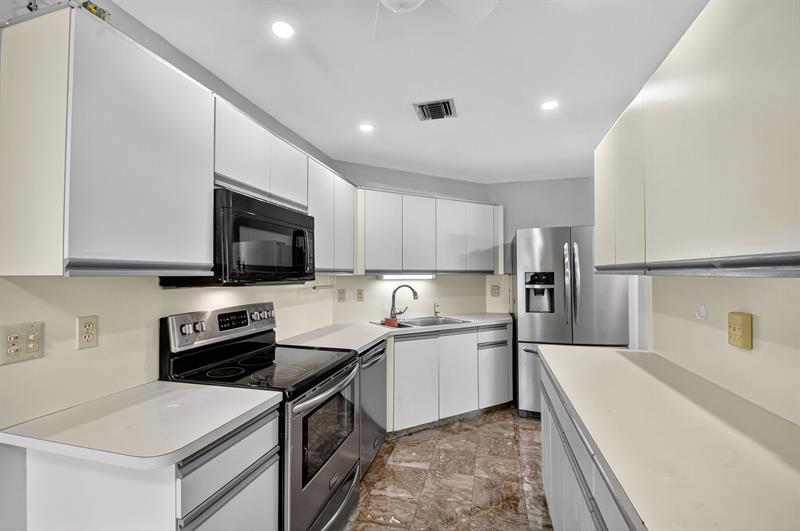 Image 17 of 99 For 6869 Fountains Cir  6869