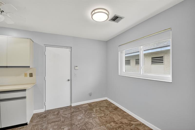 Image 19 of 99 For 6869 Fountains Cir  6869