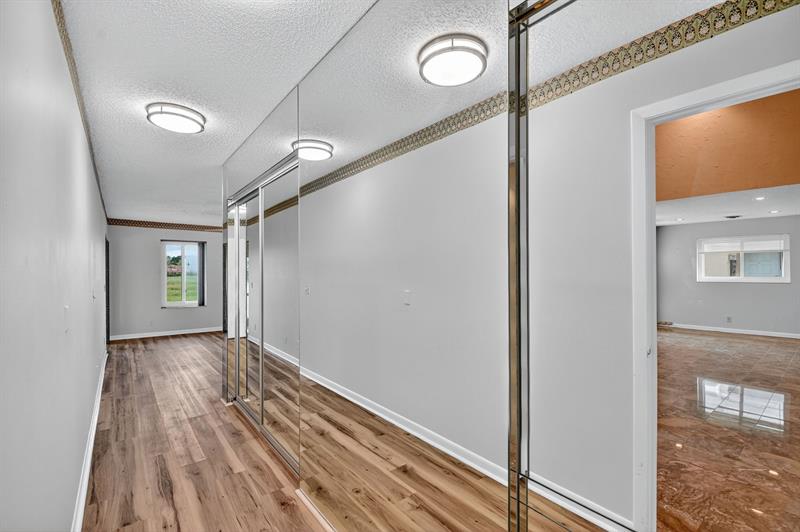 Image 21 of 99 For 6869 Fountains Cir  6869