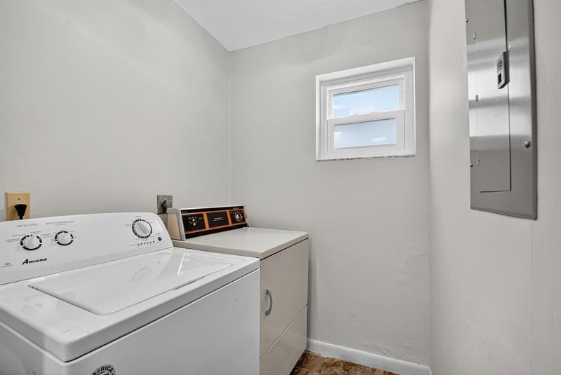 Image 40 of 99 For 6869 Fountains Cir  6869