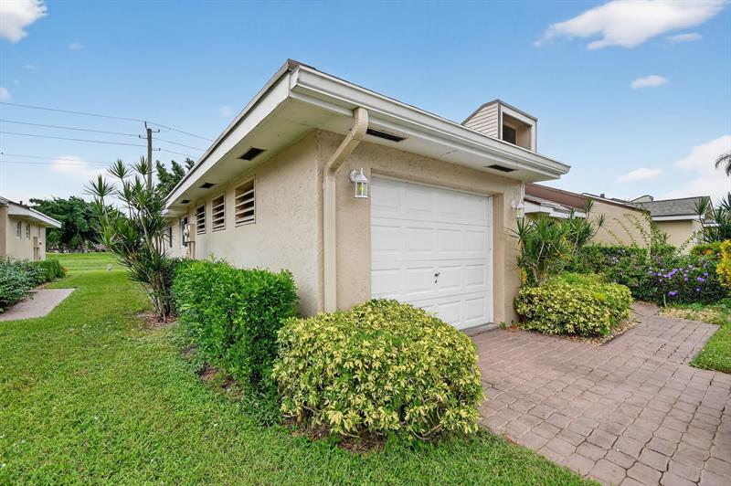 Image 5 of 99 For 6869 Fountains Cir  6869