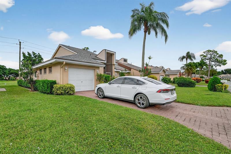 Image 6 of 99 For 6869 Fountains Cir  6869