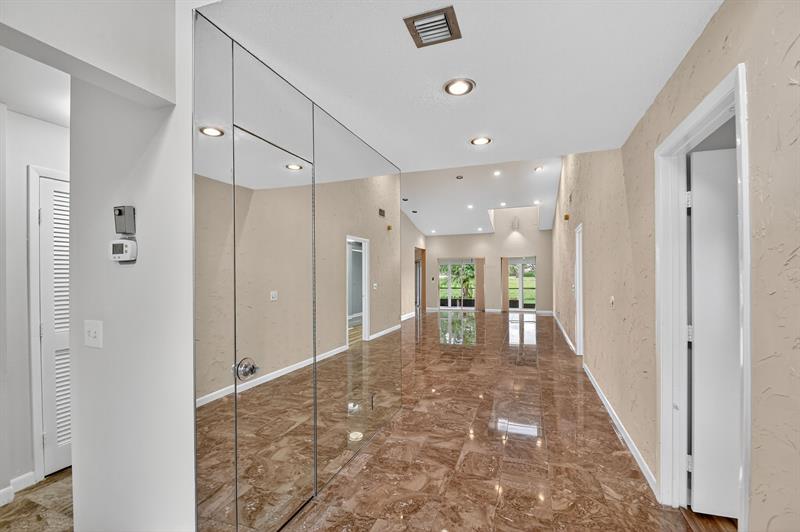 Image 8 of 99 For 6869 Fountains Cir  6869