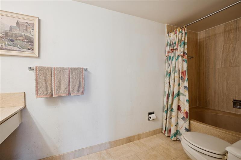 Image 10 of 16 For 1201 Ocean Dr.  2409s