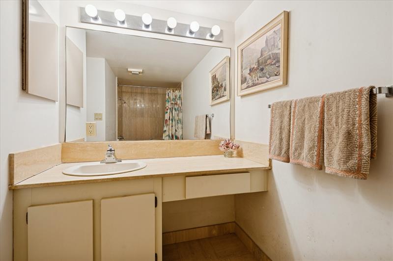 Image 11 of 16 For 1201 Ocean Dr.  2409s