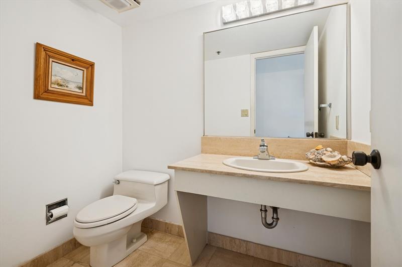 Image 12 of 16 For 1201 Ocean Dr.  2409s