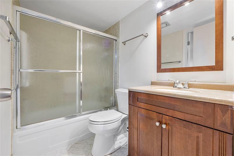 Image 10 of 14 For 1052 Harwood  1052