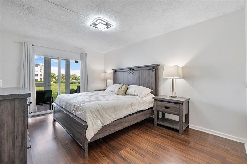 Image 7 of 14 For 1052 Harwood  1052