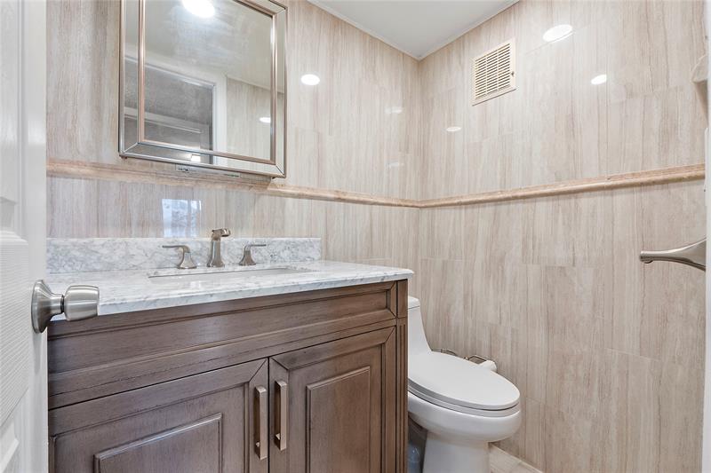 Image 8 of 14 For 1052 Harwood  1052