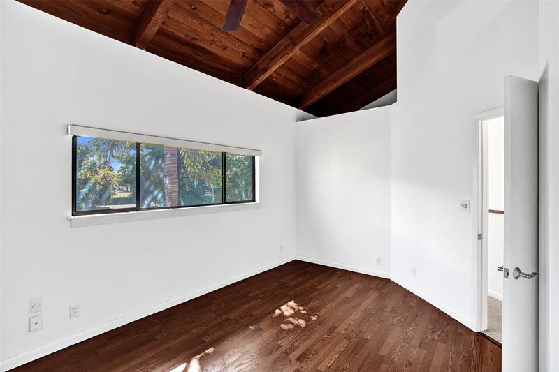 Image 44 of 70 For 81 17th Ct  