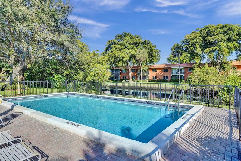 Image 50 of 70 For 81 17th Ct  