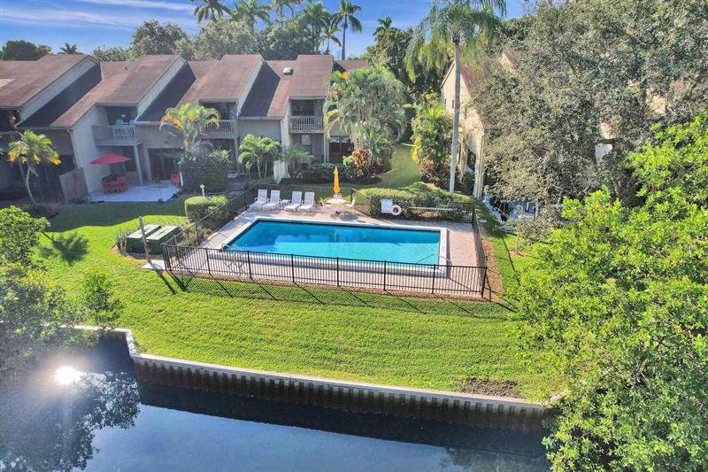 Image 58 of 70 For 81 17th Ct  