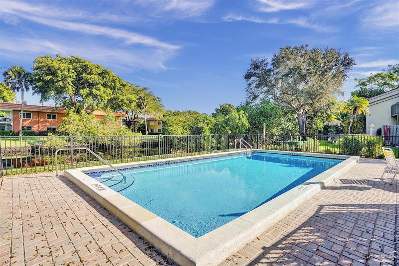 Image 59 of 70 For 81 17th Ct  