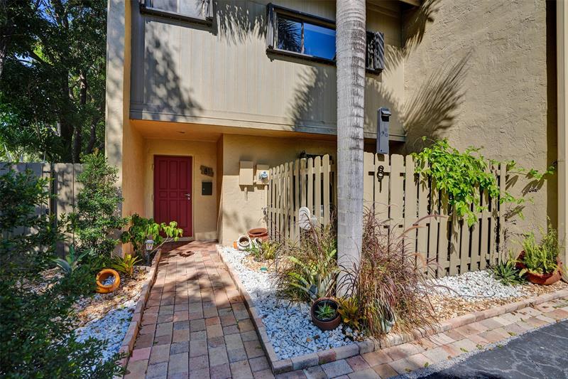 Image 65 of 70 For 81 17th Ct  