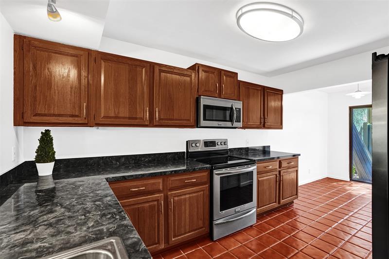 Image 9 of 70 For 81 17th Ct  