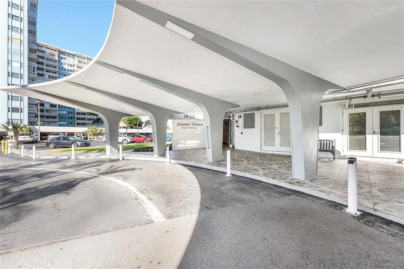 Image 11 of 57 For 1920 Ocean Dr  306