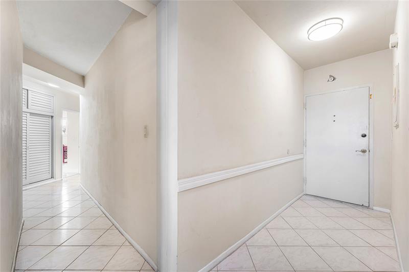 Image 20 of 57 For 1920 Ocean Dr  306