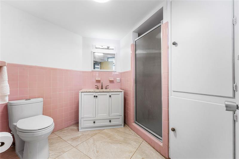 Image 33 of 57 For 1920 Ocean Dr  306