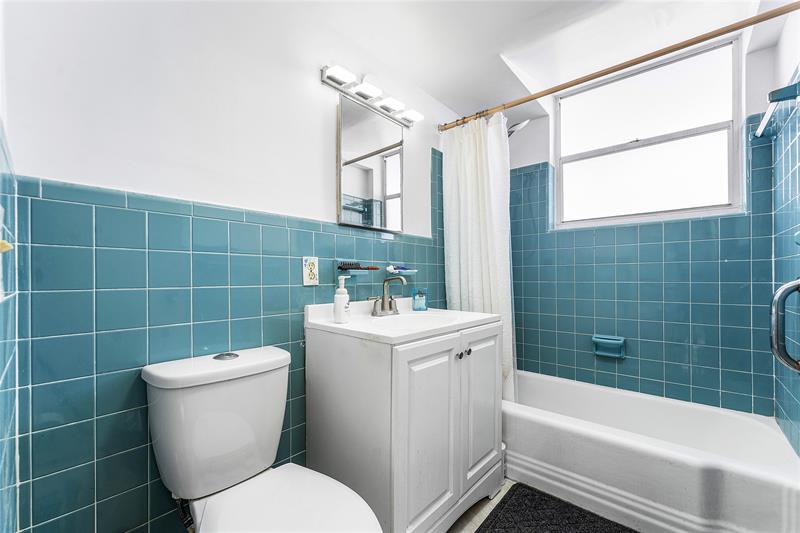 Image 34 of 57 For 1920 Ocean Dr  306