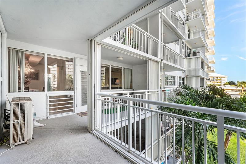 Image 41 of 57 For 1920 Ocean Dr  306