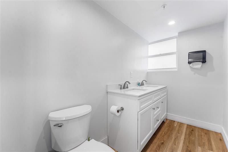 Image 44 of 57 For 1920 Ocean Dr  306