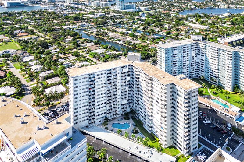 Image 54 of 57 For 1920 Ocean Dr  306