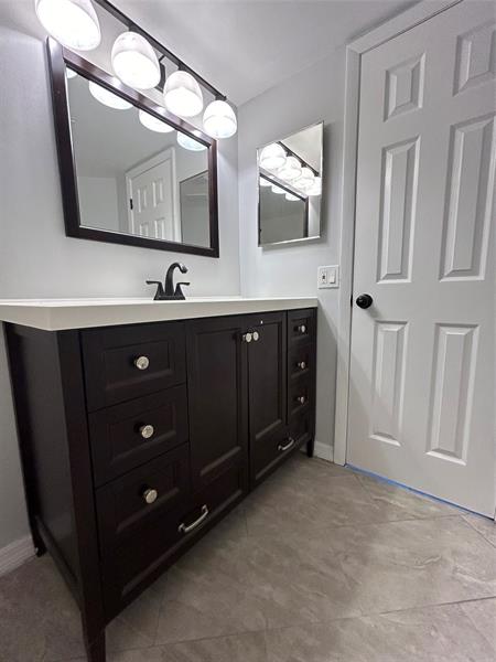 Image 12 of 23 For 211 Lake Pointe Dr  212