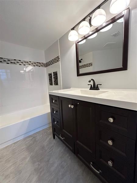 Image 13 of 23 For 211 Lake Pointe Dr  212