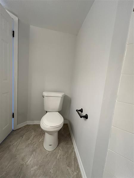 Image 15 of 23 For 211 Lake Pointe Dr  212